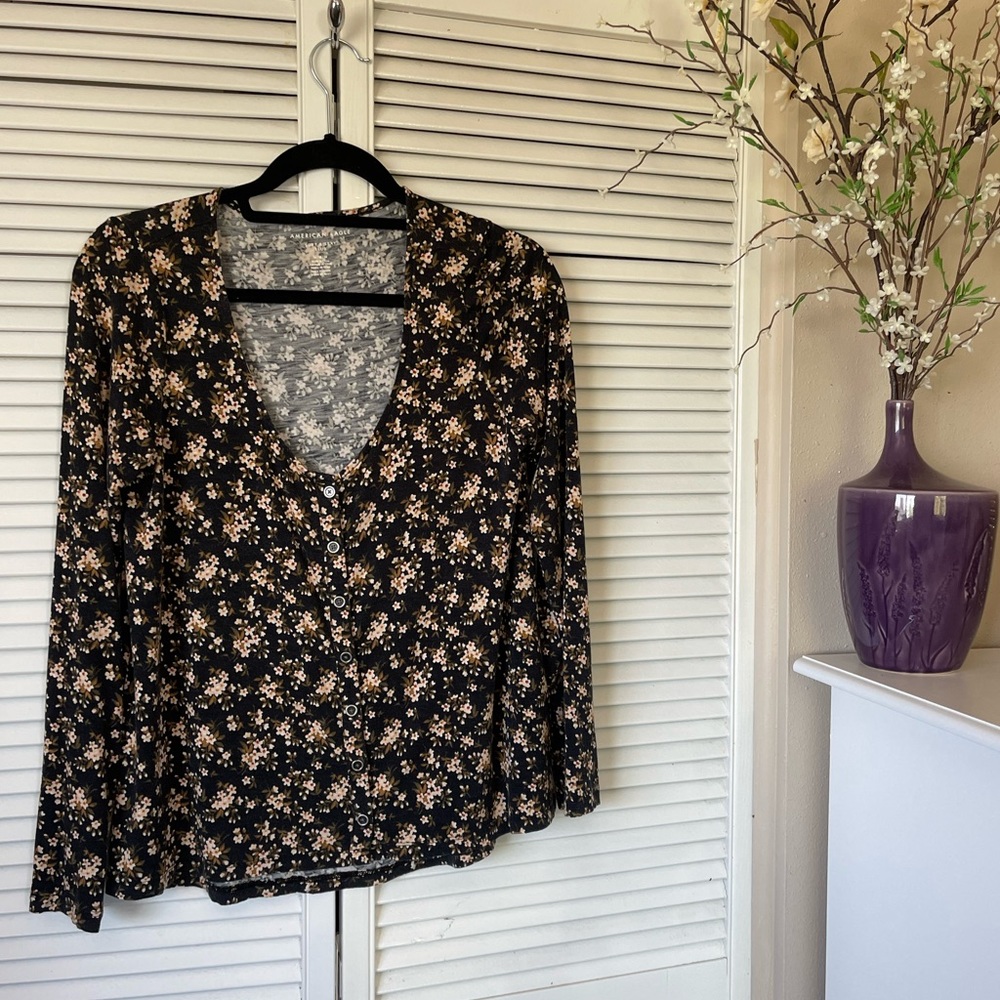 American Eagle Floral Long Sleeve - Size M
